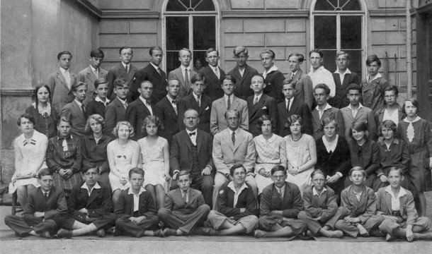 Jan Drda jako student příbramského gymnázia (v horní řadě 7. zleva). Foto: archiv PhDr. Petra Drdy